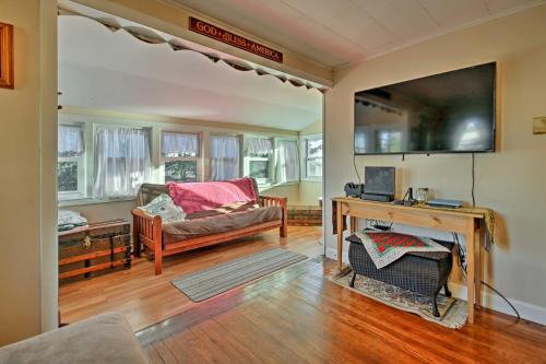 Buzzards Bay Casa | Steps to Cape Cod Canal Buzzards Bay Home