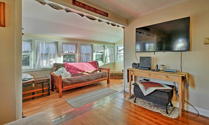 Buzzards Bay Casa | ����Dunrovin Family Retreat’ Buzzards Bay Home w / View