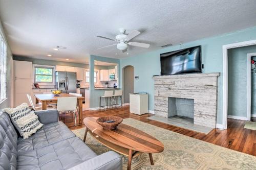 Kahnway Heights Casa | Steps to Daytona Beach Updated Home with Deck!