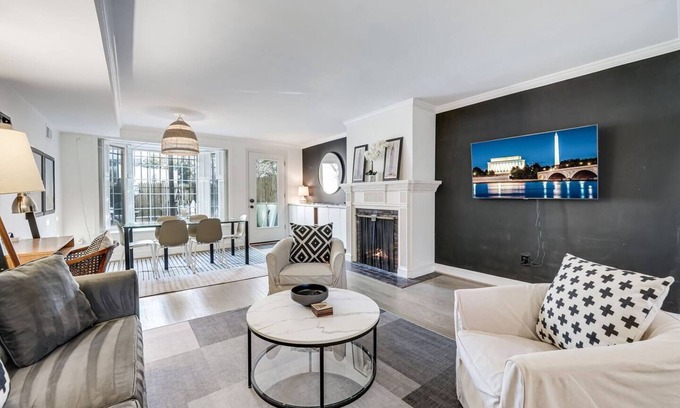 Foggy Bottom Casa | Steps to GWU-Georgetown-Nat'l Mall | Free Parking
