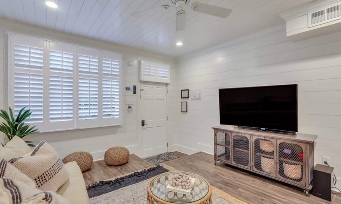 Downtown Charleston Casa | Steps to King|Sleeps 7|2 Units