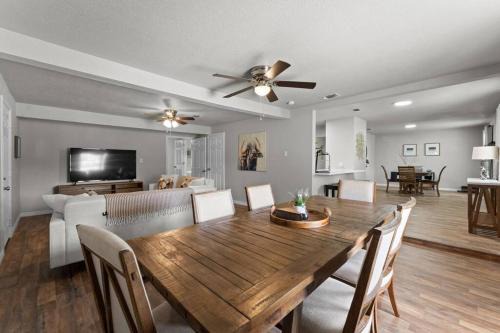 West San Antonio Casa | Steps to Lackland AFB & SeaWorld