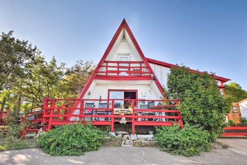 Granbury Casa | Steps to Lake! Charming Cabin Pool Access and Decks