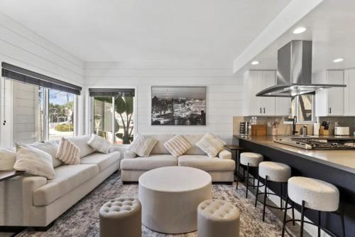 Newport Center Casa | Steps to Lido Village and the Marina Heart of Lido Island WITH PARKING