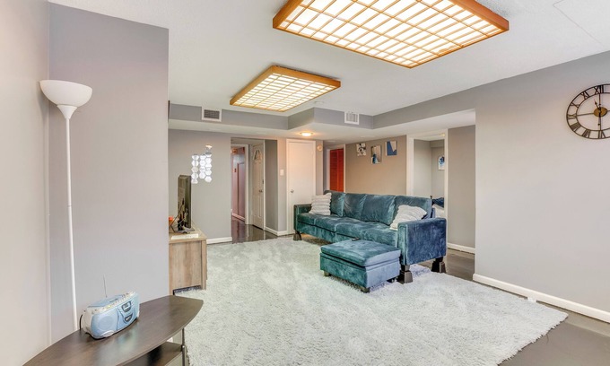 West Side Apartamento | Steps to Lincoln Park: Spacious Apt in Jersey City