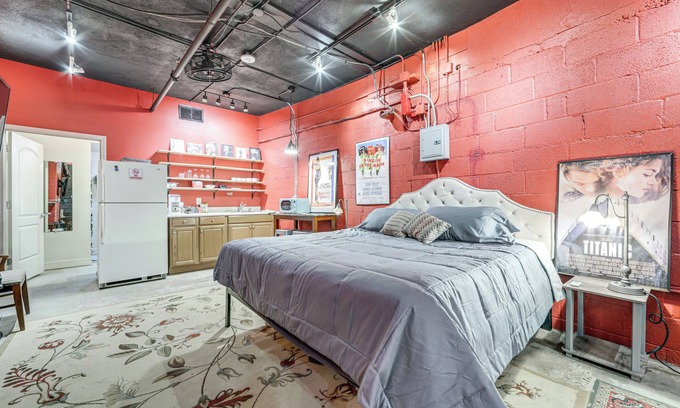 Waynesville Apartamento | Steps to Main St: Theater Studio in Waynesville!