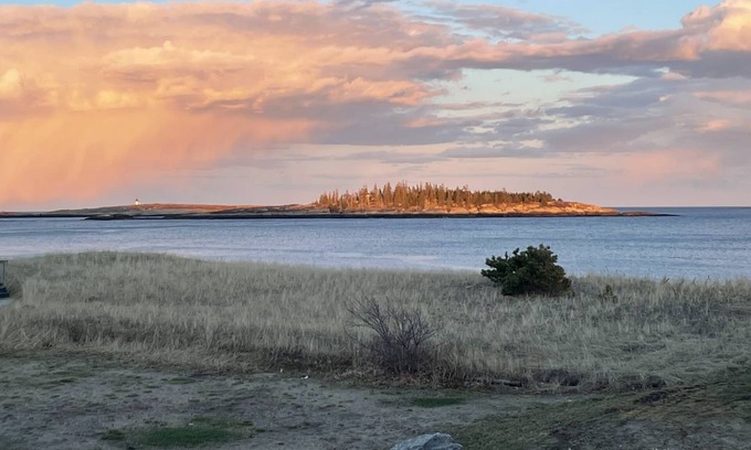 Phippsburg Casa | Steps to Popham Beach!