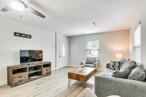 San Jacinto Casa | Steps to Seawall Fenced Family Home in Galveston!