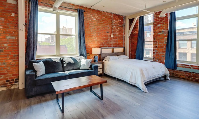 Old Market Condominio | Steps to Shops & Eats: Dtwn Omaha Gem!