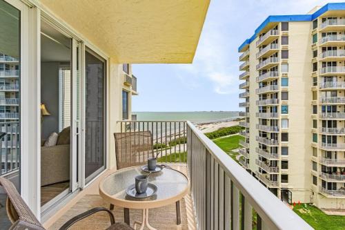 South Island Apartamento | Steps to the Beach, Heated Pool, Tennis, Shuffleboard - Condo Seaside Sanctuary - Roelens