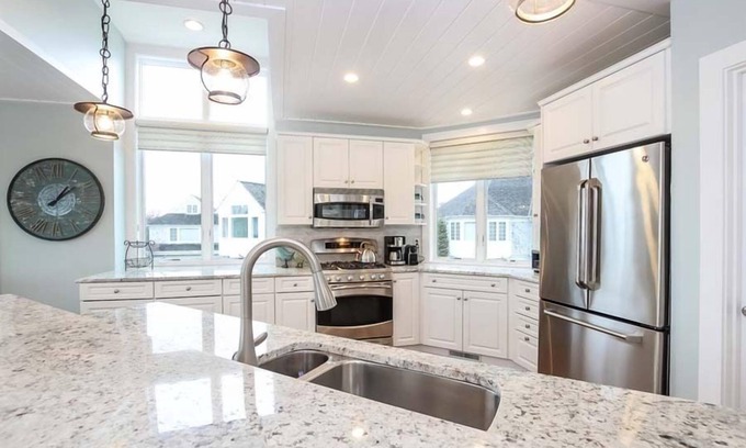 Mashpee Casa | Steps to the beach from in a seaside gated community rental home. RPMS030
