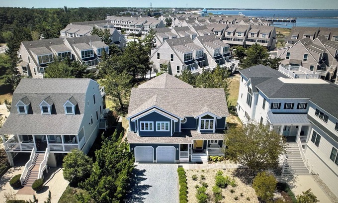 Lewes Casa | Pasos de la playa, en codiciados Cabo Shores con Pier Privado
