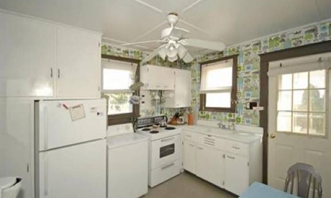 North Beach Haven Casa | Steps To The Beach --- Brant Beach Single Family with Cottage!