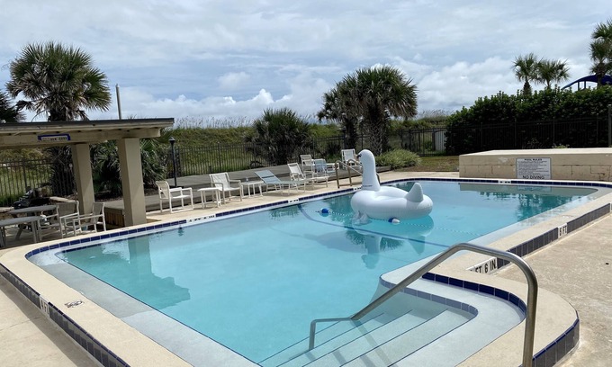 Jacksonville Beach Condominio | El corazón de Jax Beach, a pocos Fechas Izquierda en marzo para las vacaciones de primavera