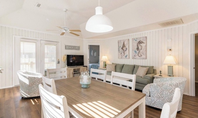 Myrtle Beach Cabaña | Steps to the beach- 2Bd 2Bth Cottage- Pool -Off of Shore Drive