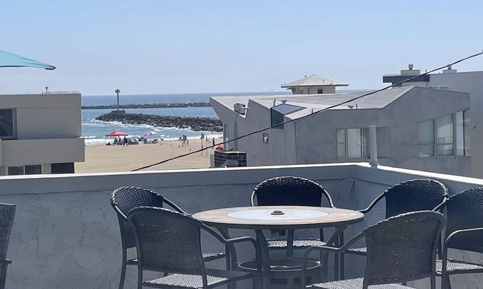 Silver Strand Casa | Steps to the Beach with Rooftop Patio View