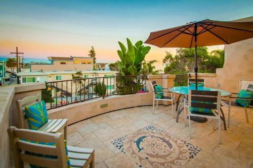 South Mission Beach Casa | Steps to the boardwalk & beach with AC, WiFi, spacious deck, prime location