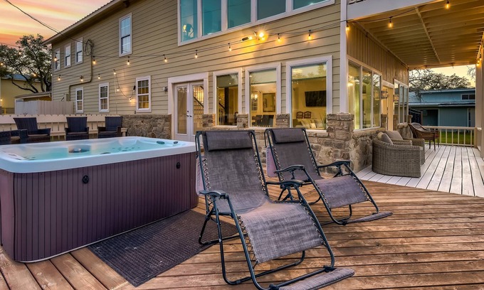 Hudson Bend Casa | Steps to the Lake with Private Hot Tub, Stunning Sunsets