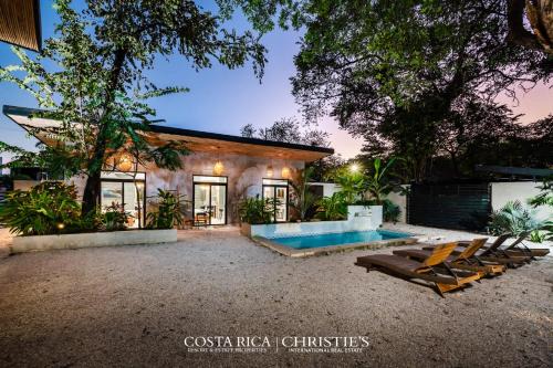 Playa Grande Apartamento | Steps to the Main Surf Break - Casita 1 Dos Hijas