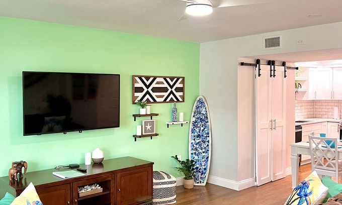 Interchange Square Casa | 2-bedroom in Melbourne Beach with walking access to beach. Perfect location