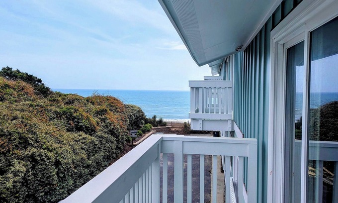Pine Knoll Shores Casa | Steps to the beach! Hear the waves & feel the breeze! Your home away from home!