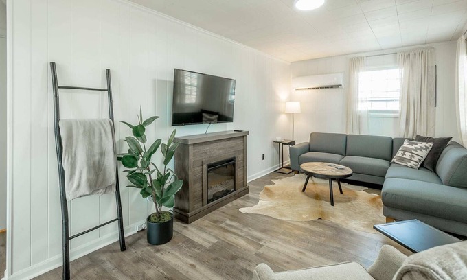 Chickamauga Lake Cabina | Steps to the Waterfront! Shoal up on Sale Creek