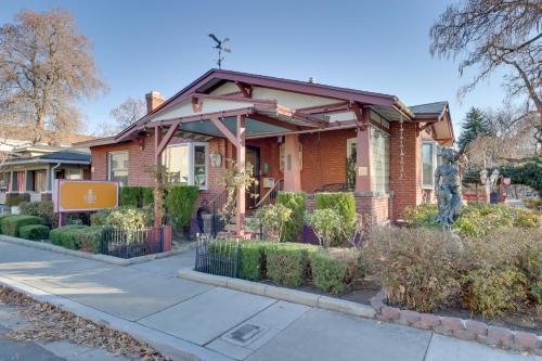 Downtown Reno Casa | Steps to Truckee River Walk Rose Cottage