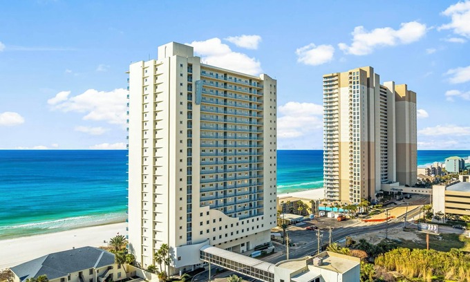 Panama City Beach Condominio | Sterling Breeze by Panhandle Getaways