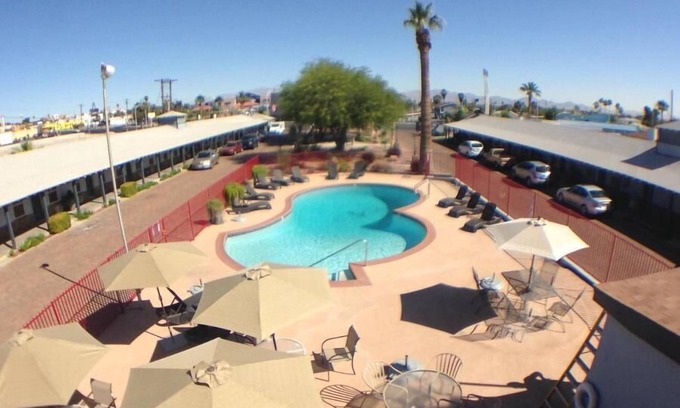 Downtown Las Vegas Hotel | STERLING GARDENS HOTEL