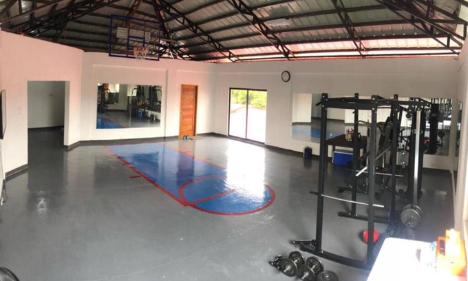 Las Pinas Apartamento | Sterling Homes in Las Pinas - 16 Rooms - Rate is per room not entire house