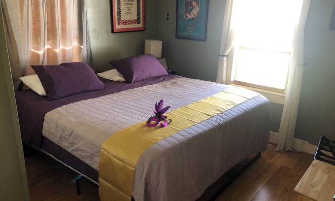 Breaux Bridge Casa | Steve & Katie Riley Guest House, Breaux Bridge, 2 Bd, 1. 5 Ba Artists ¡Bienvenidos!