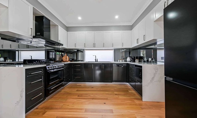 Bathurst Casa | Stewart Retreat - Central, Contemporary Heritage Fusion
