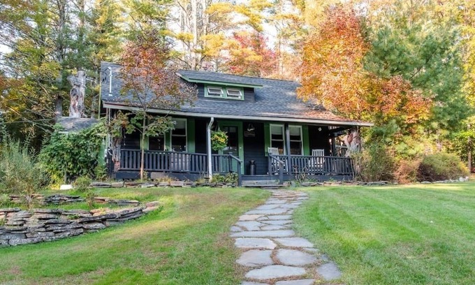 Yulan Cabina | Sticks & Stones - Whimsical Escape near Barryville