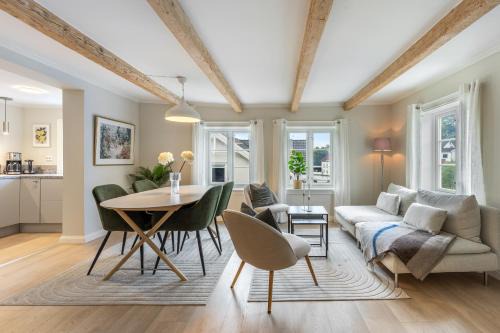 Arendal Apartamento | Stilfull bolig med 4 soverom - nær Arendal sentrum med parkering