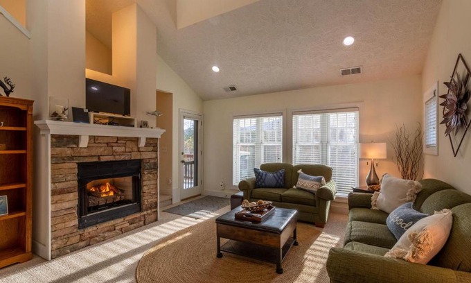 Foscoe Casa | Still Lake Haven at Echota