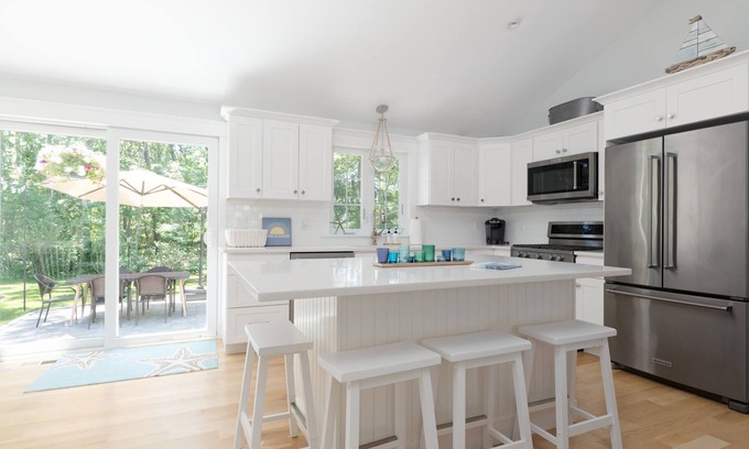 East Falmouth Casa | Still time to book for Summer 2025! Walk to Great Pond, Playground, Central AC.