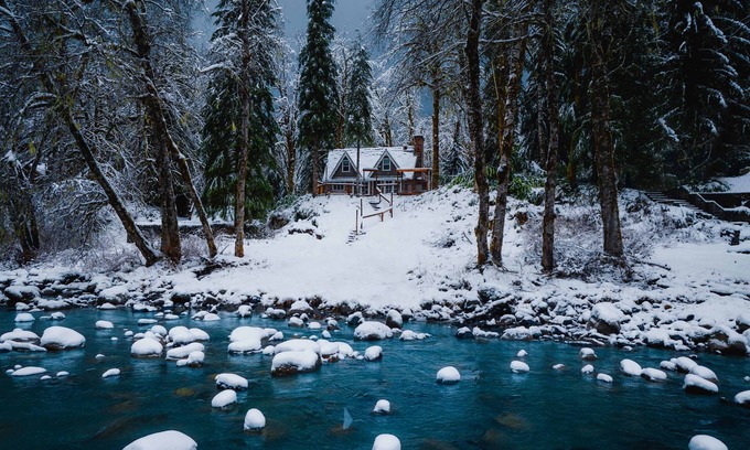 Verlot Cabina | Stilly River Haus - Hot tub - Firepit - Fireplace