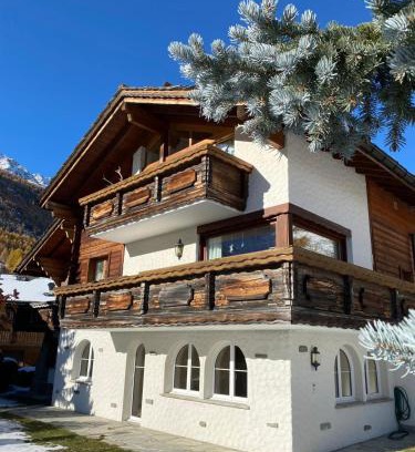 Saas-Fee Chalet De Esquí | Stilvolle grosszügige 7.5 Zi Maisonette Wohnung 10 Pers