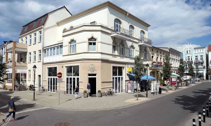 Warnemuende Apartamento | Stilvolle Suite mit zwei Zimmern am Kirchplatz