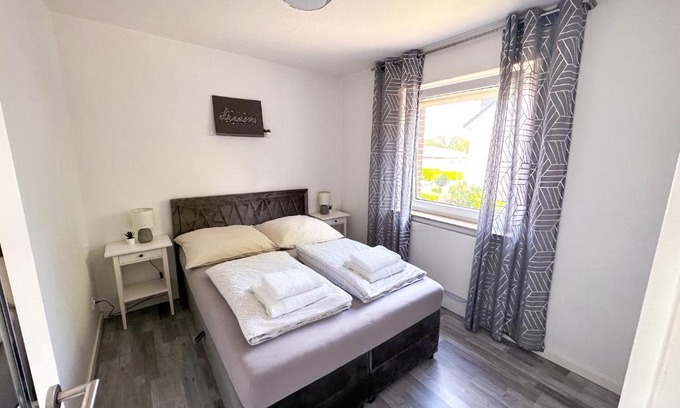 Bad Oeynhausen Apartamento | Stilvolles, frisch renoviertes 2Zi Apartment mit Küche und Balkon in Kliniknähe!