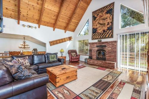 Oakhurst Casa | Stimboli Lodge- Sleeps 16 with tons of games and fun
