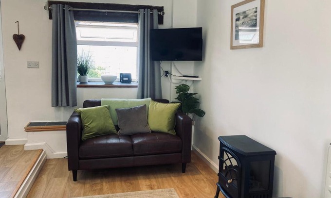 Dinas Apartamento | Stiwdio Eithinog