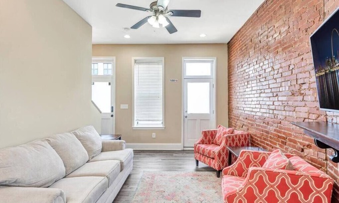 St. Louis Hotel | STL, Tower Grove, Cozy 2-Story Townhome - A