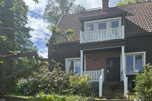 Spanga - Tensta Casa | Stockholm 5-Beds Sleeps 12 with Garden Access
