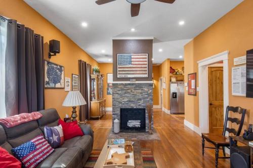Fort Worth Casa | Stockyards-3/4 mile away!-Sleeps 8-Americana House