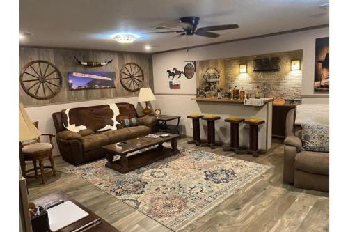 Fort Worth Casa | StockYards! Walk 3 Blocks-Ranch House sleeps 8