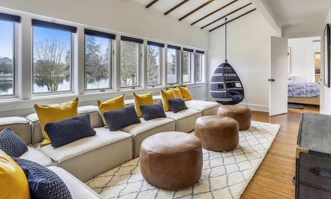 Unionville Casa | Stone Anchor Farm - An unforgettable waterfront estate on Oak Creek!