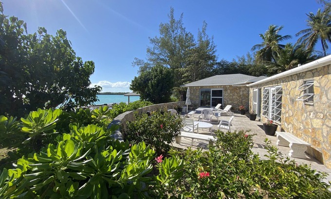 Governor's Harbour Casa | PIEDRA CASA DE PLAYA Tikihut Kayaks Paddleboards WiFi terraza frente al mar Jardines