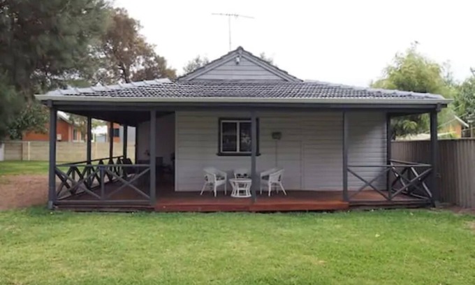 Mandurah Casa | Stone Cottage - Close to beach and estuary