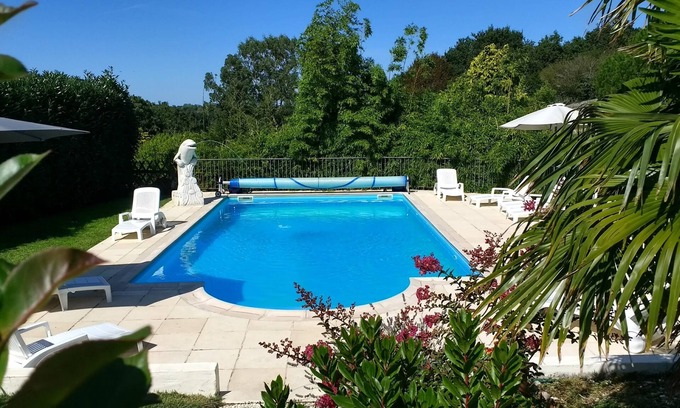 La Chaize-Giraud Cabaña | Stone Cottage, 5 km from Brétignolles sur mer, heated swimming pool